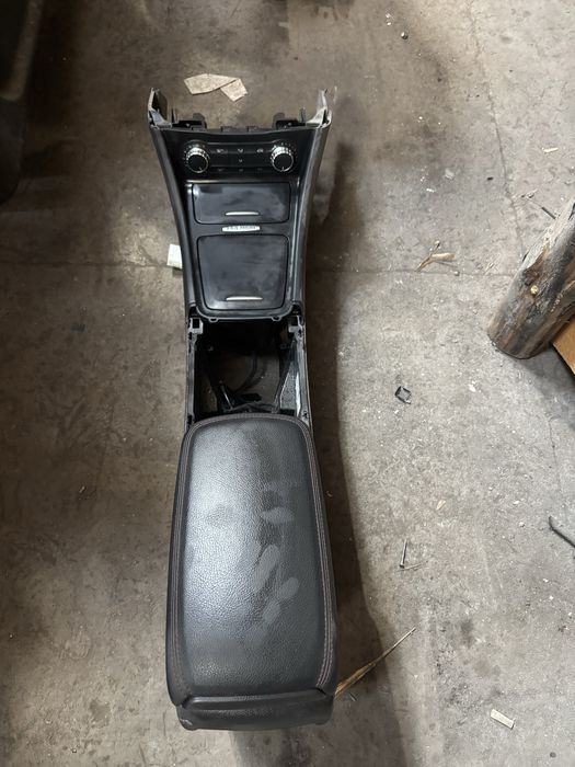Подлакътник Mercedes A class w176