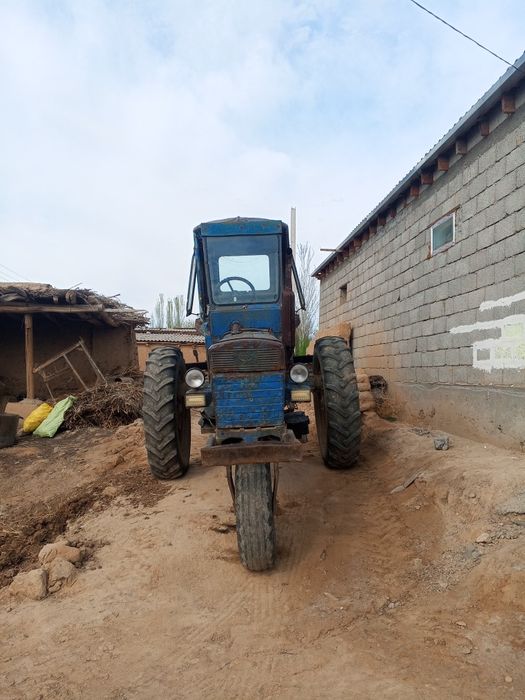 Т 28 трактор сотилади