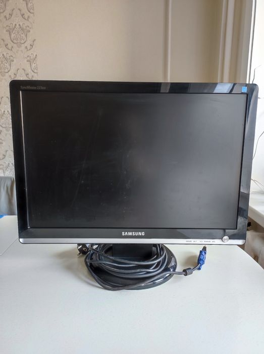 Монитор Samsung  21,6"