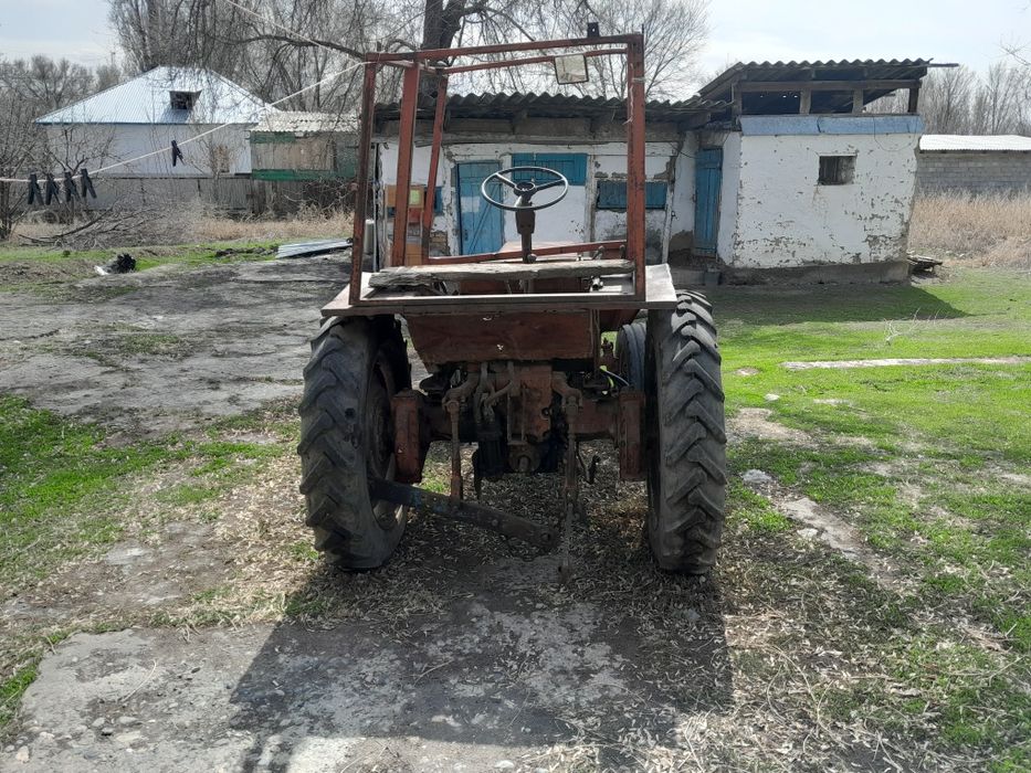 Трактор Т - 25 на ходу