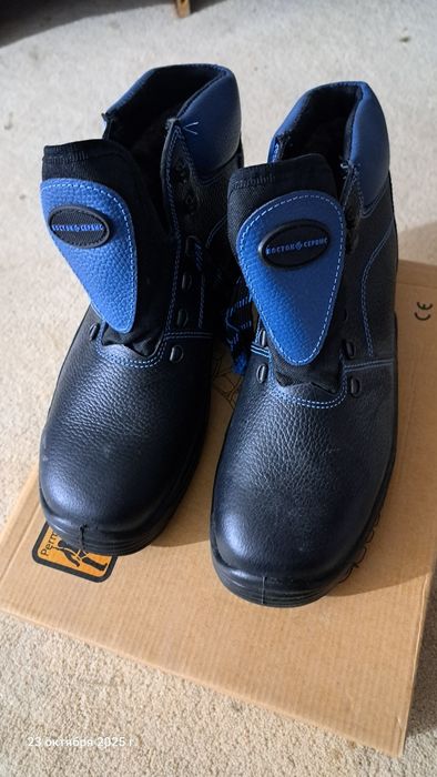 Ботинки сатылады.