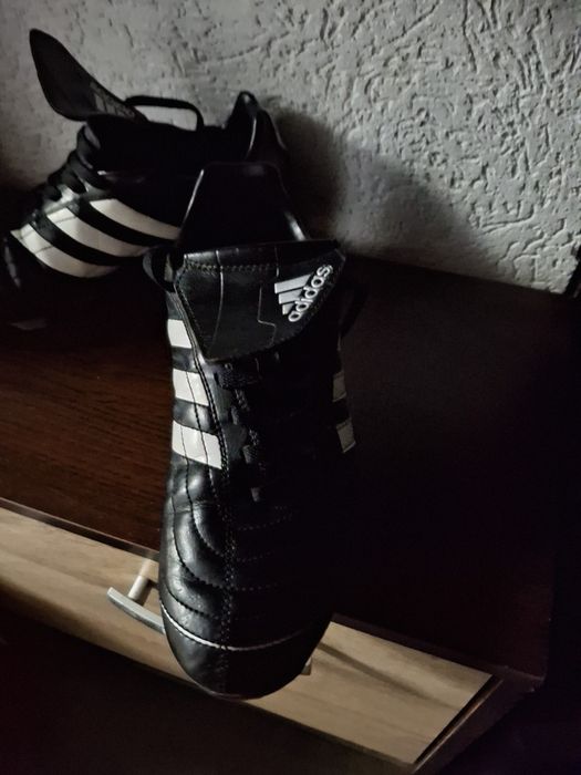 Футболни обувки,,Бутонки,,Adidas.