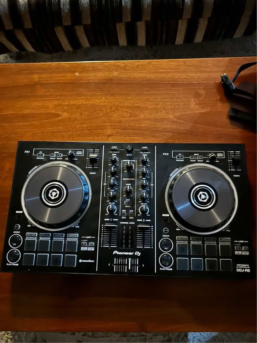 контроллер, пульт для диджеинга