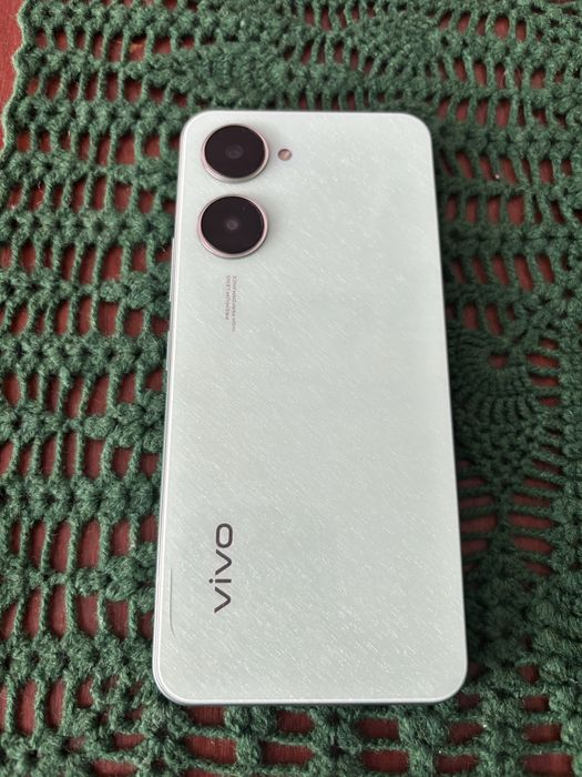 Продам смартфон Vivo V03