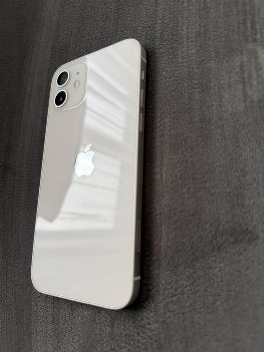 Vand iphone 12 64 gb impecabil