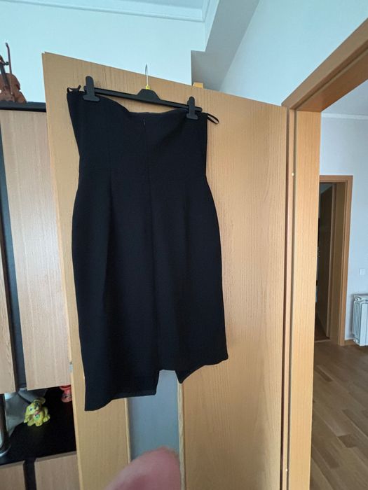 Rochie neagra fara bretele , foarte sic , marca Guy Laroche