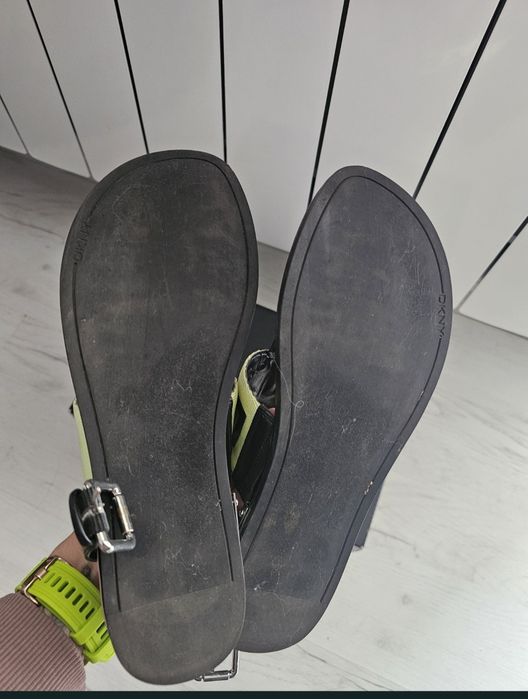 Летни сандали DKNY