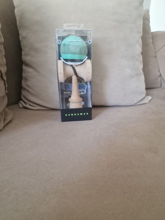 Kendama Sweets BROKEN BONES – Mint Green – Anti Skid
Broken Shape
Maple

TAMA
Beech
Antiskid Clear