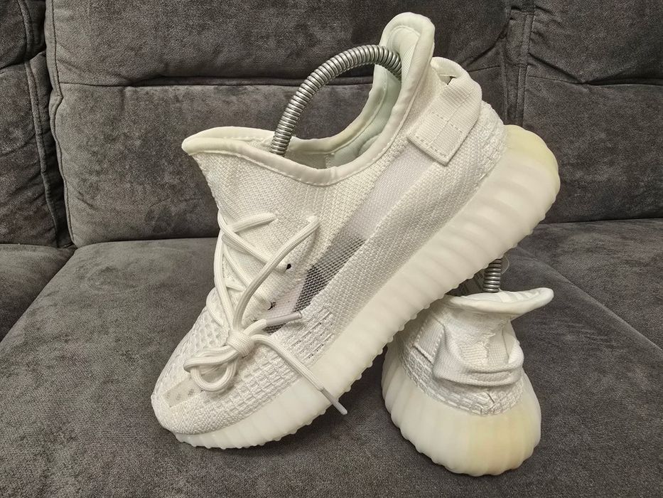 Adidas yezzi nr 41 și 42 preț 350 lei