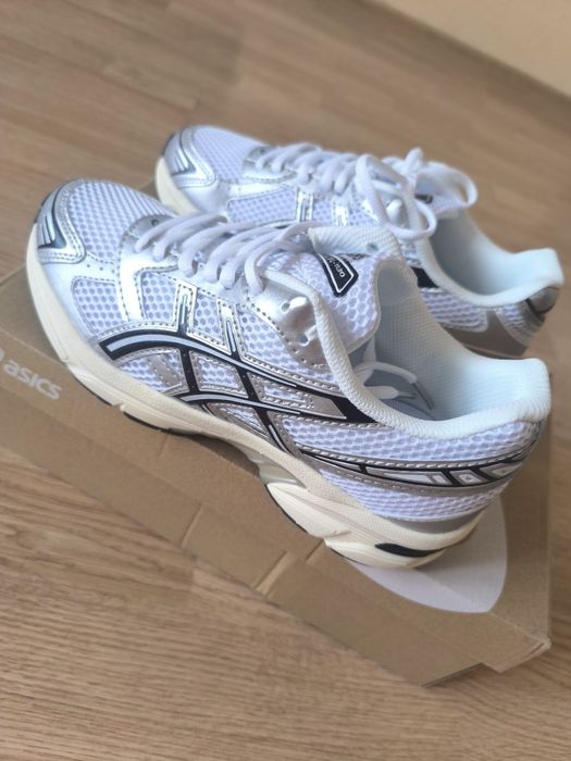 Кроссовки ASICS. Новые