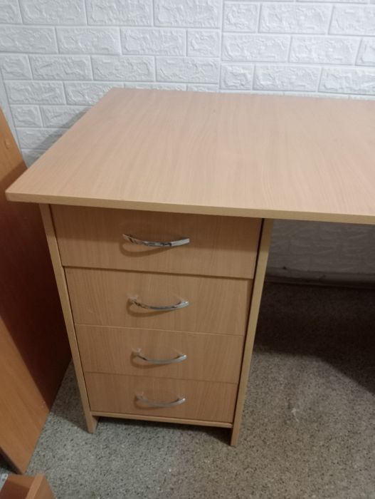 Столь парта.     10.000тг.           .