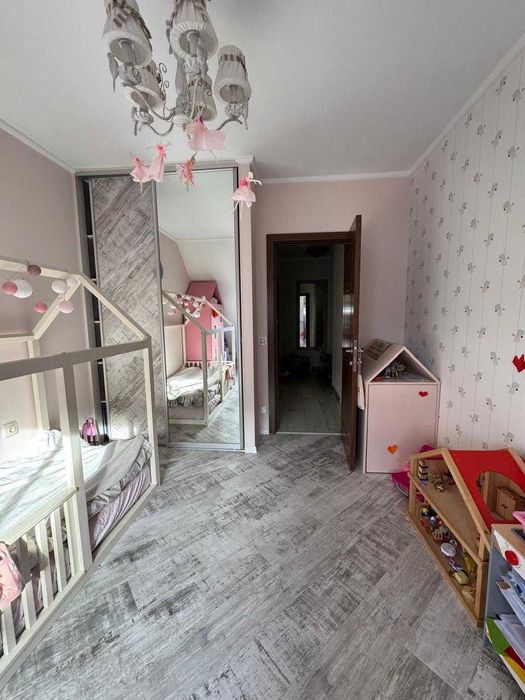 Тристаен апартамент в комплекс перла + кладовка