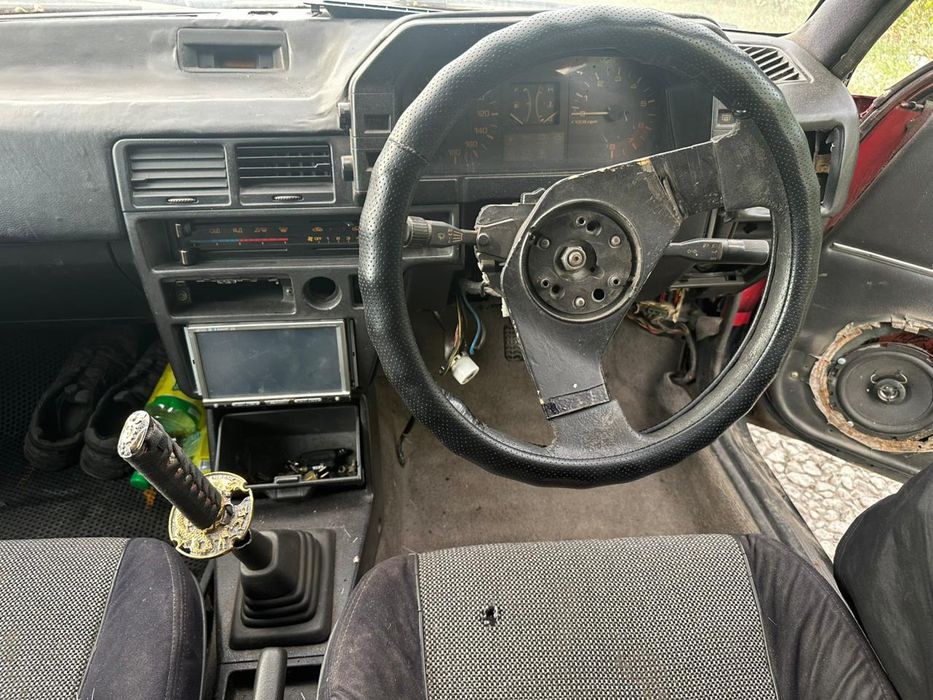 Машина Mazda 323