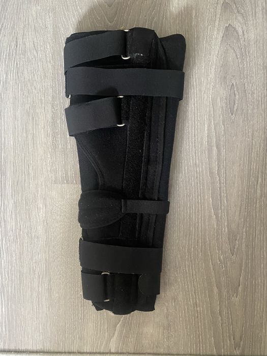 Тутор на коленный сустав