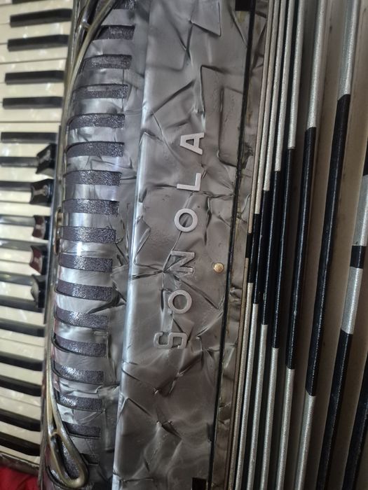 Vând acordeon italian Sonola 120 basi