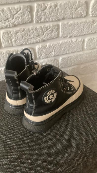 Продам обувь для девочки 32-33-34 размер