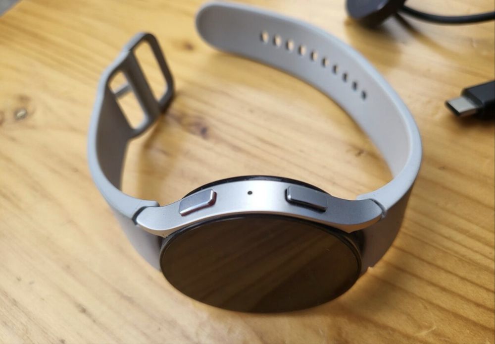 Смарт часовник Samsung Galaxy Watch 6 НЕ РАЗЛИЧИМ ОТ НОВ