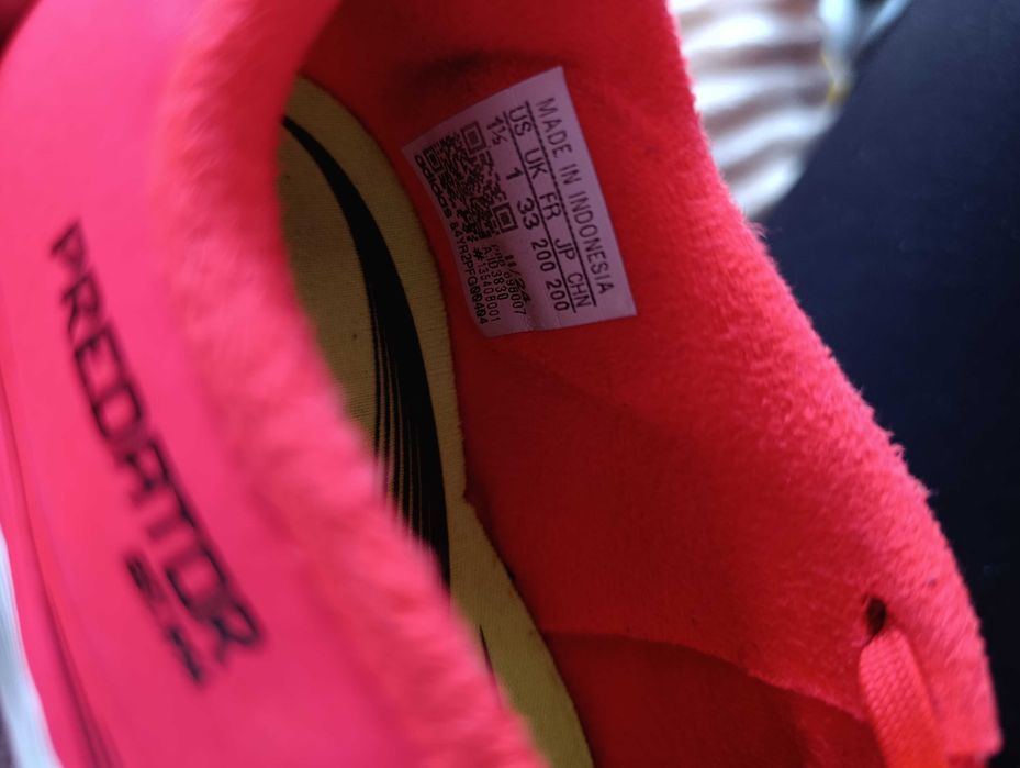 Футболни обувки. Adidas predator. 33 номер