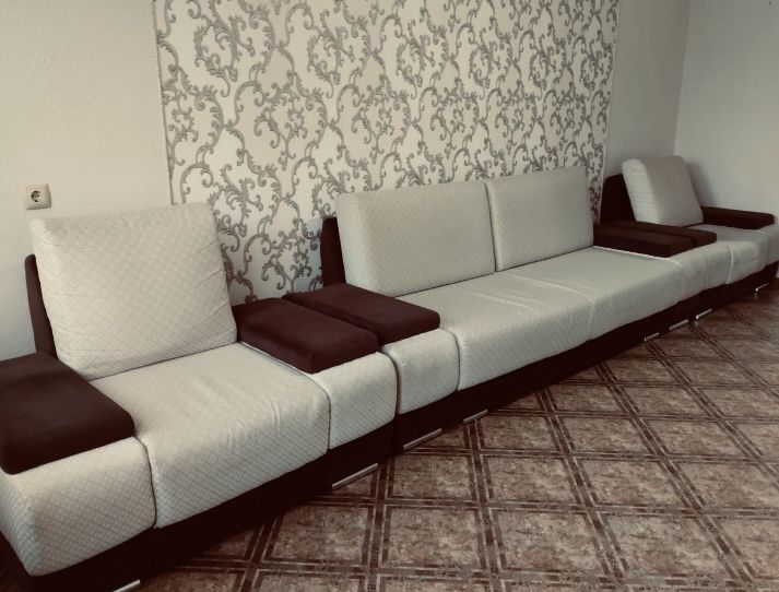 Диван и ещё две кресла