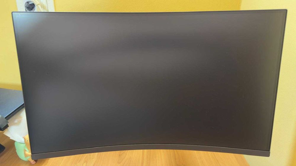 Monitor gaming curbat LG UltraGear 2K 180Hz + suport birou + HDMI