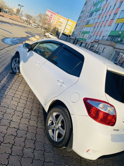 Тойота аурис королла