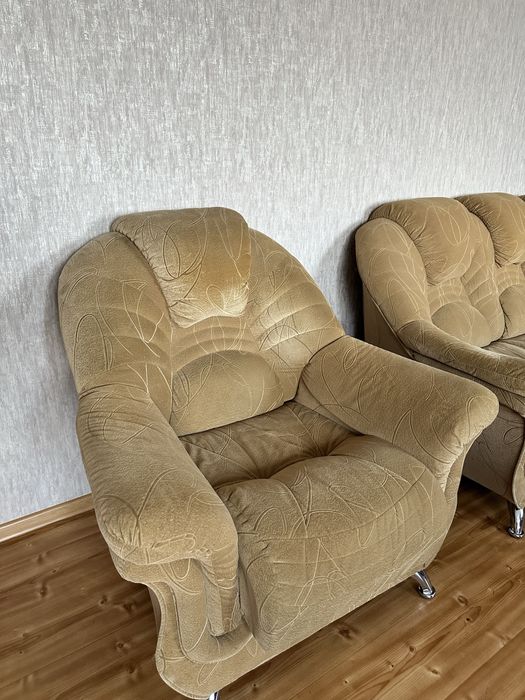 Диван и два кресла