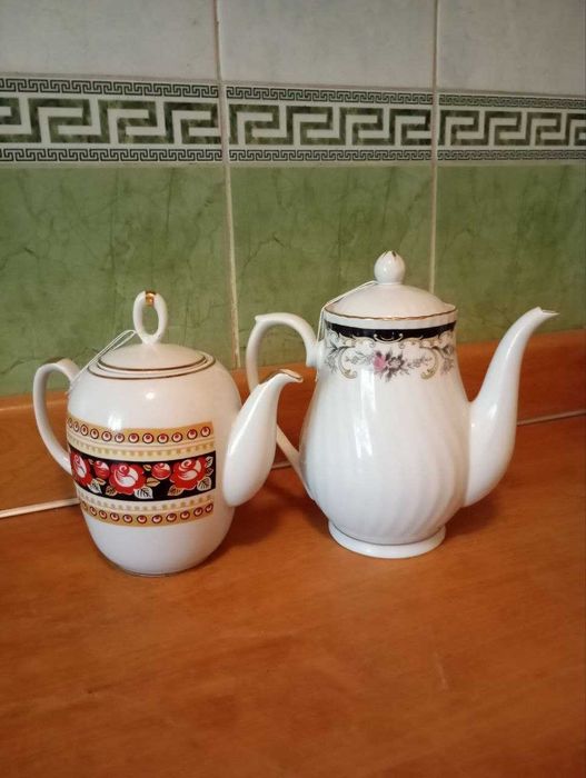 Два Нарядных Заварочных Чайника  на 1 литр и 1.25 литра. Новые.