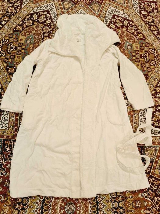 Продается белый банный халат