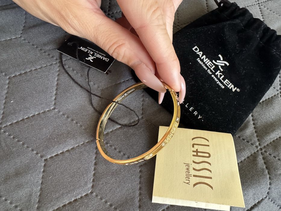 обеци Pandora, гривна Daniel Klein