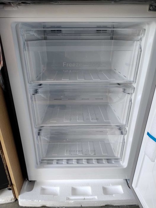 *Ново* Комбиниран Хладилник с долен фризер CHIQ 185.5 см No Frost