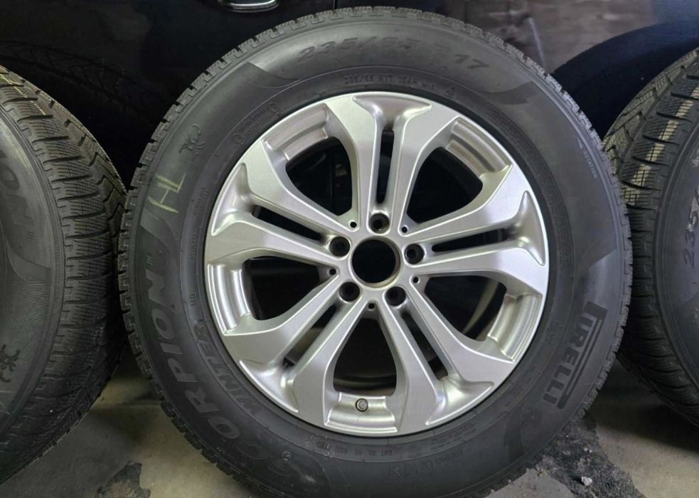 Гуми 4бр Pirelli 235/65/R17 с оригинални Джанти за Mercedes GLC