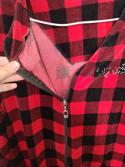 Xalat qizil qora rangli ayollarniki