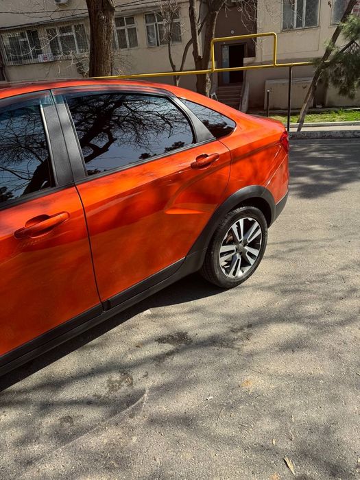 Продам Ладу Веста Кросс своя состояние идеальное 1.8 вариатор бензин