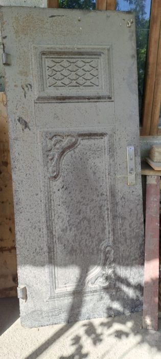 2 тавакали эшик ва 2 та дереза,темир эшик
Балнлиги-216, Эни-160

Балан