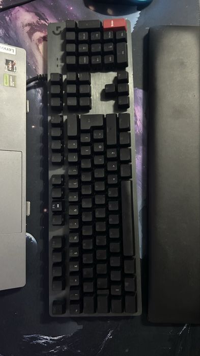 Tastatura Gaming Logitech G 513 Carbon cu swich maro
