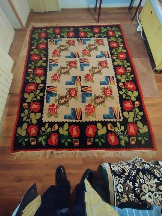 Vând covor lana traditional