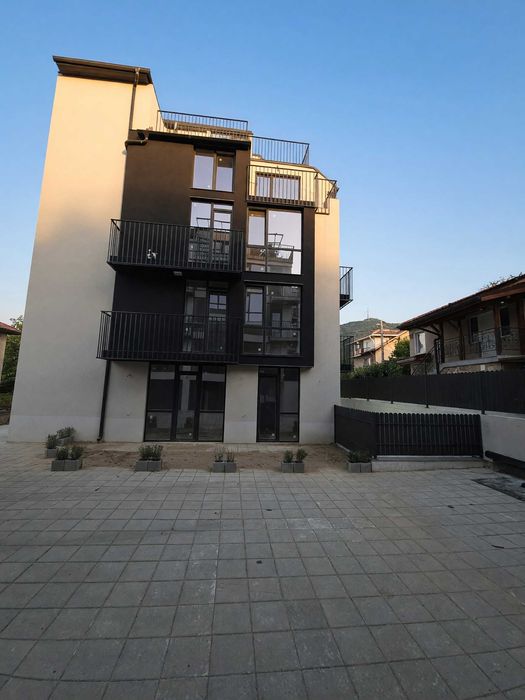 Продава се Тристаен апартамент в София, Карпузица - 93 кв.м за 2033 €/кв.м - Снимка #1