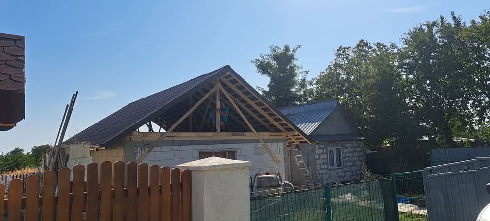 Executam acoperișuri reparații de urgenta orice fel de lucrări