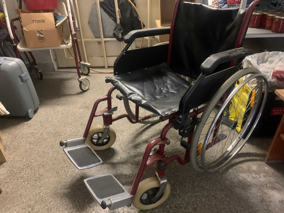 Помощни средства за възрастни и трудно подвижни хора