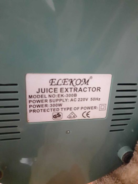 Сокоизтисквачка ELEKOM ЕК-300B в отлично състояние