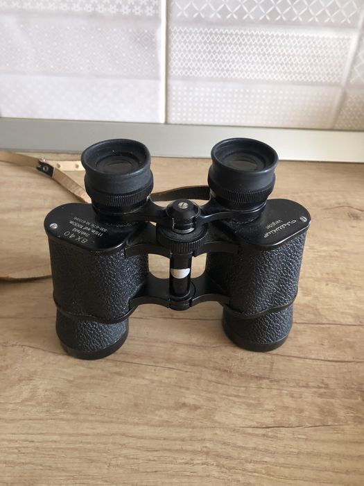 Se vinde sau se schimba acest binoclu 8x40