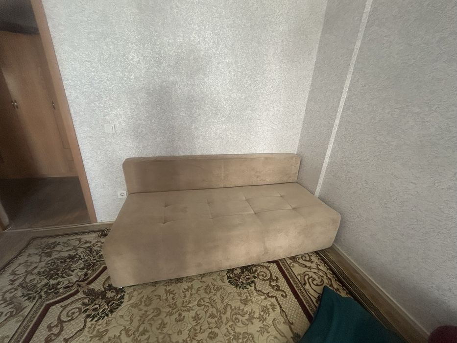 Отдам диван бесплатно.