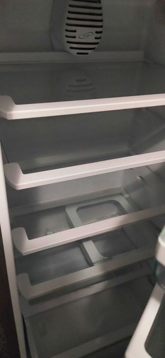 Голям хладилник Аристон, работи