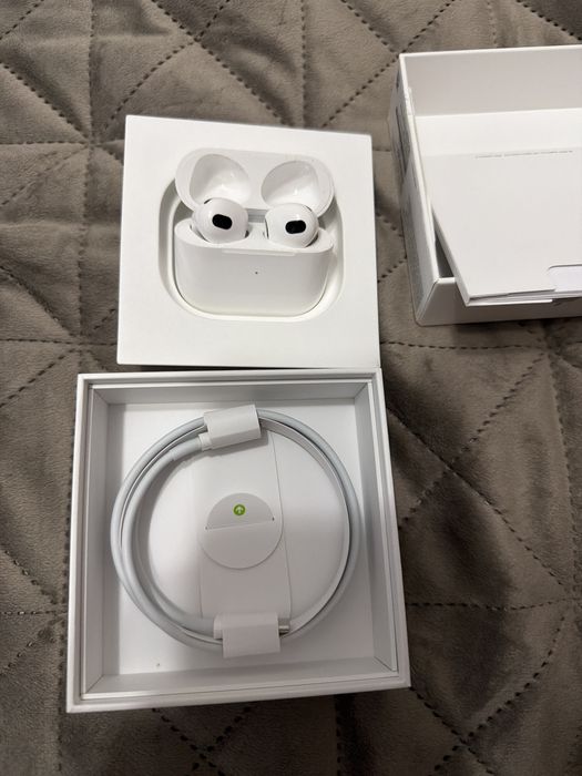 Apple Airpods generatia 3
