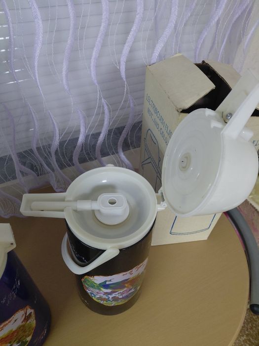 Нови Термоси с помпа