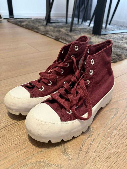 Обувки Converse .