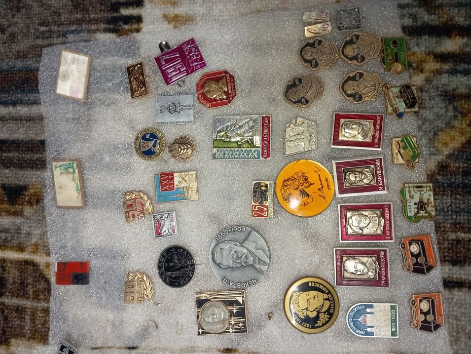 Продам значки СССР