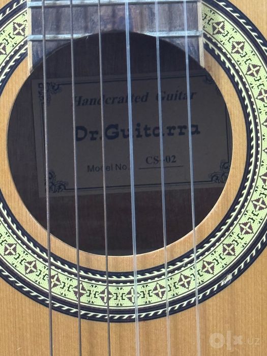 Akustik gitara sotiladi