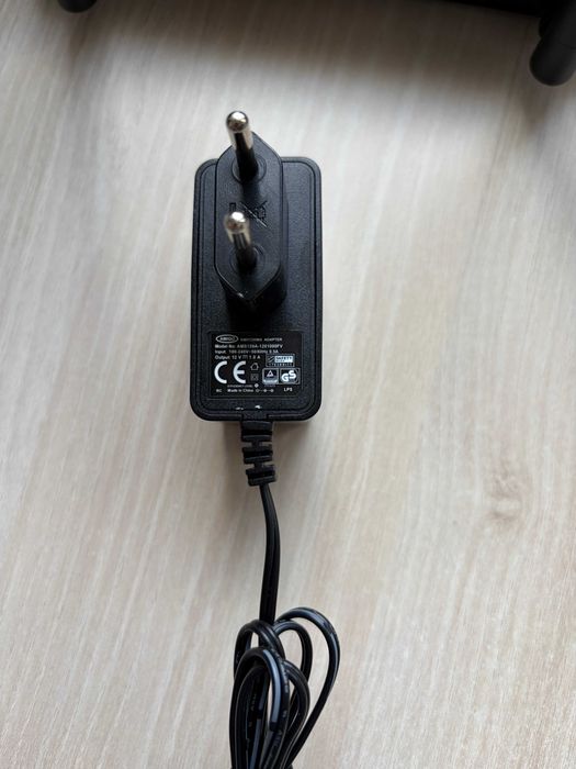 Продавам гигабитов рутер D-Link DIR-842 AC1200