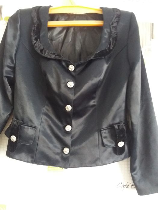 Продам женский костюм